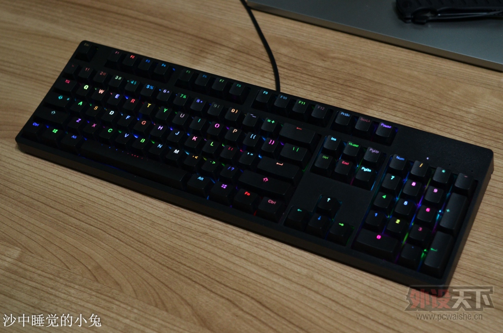 ָ���ϵĵ�ɫ�� ���� Likeboard 104 RGB��е��������