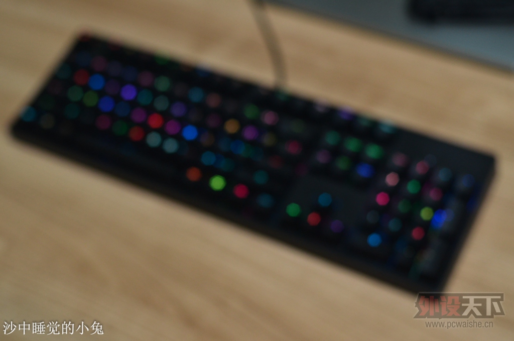 ָ���ϵĵ�ɫ�� ���� Likeboard 104 RGB��е��������