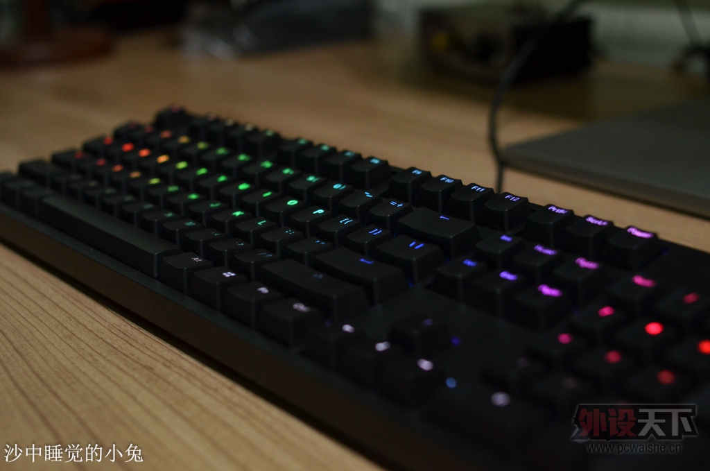 ָ���ϵĵ�ɫ�� ���� Likeboard 104 RGB��е��������