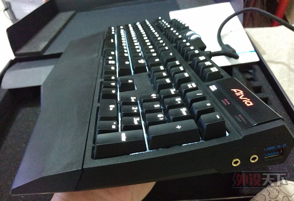 �����������ۡ��ɰ�iKBC G104���� ������ ����ŷ˹���� �׵�