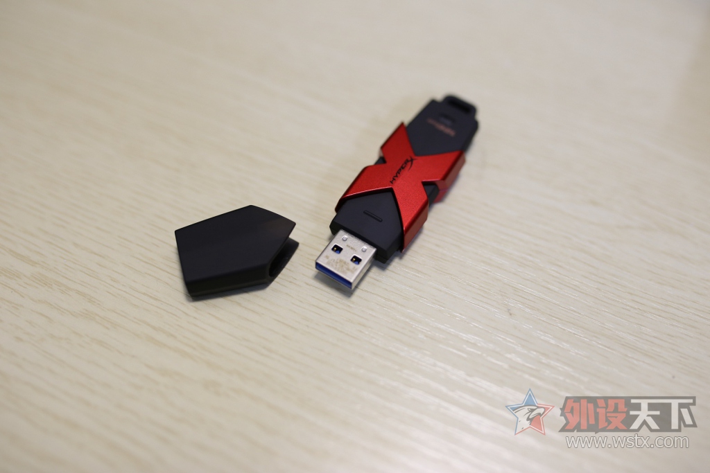 ���ٿ�� HyperX Savage 128G 3.1 U��&�ƶ�Ӳ�̶ԱȲ���