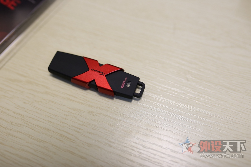 ���ٿ�� HyperX Savage 128G 3.1 U��&�ƶ�Ӳ�̶ԱȲ���