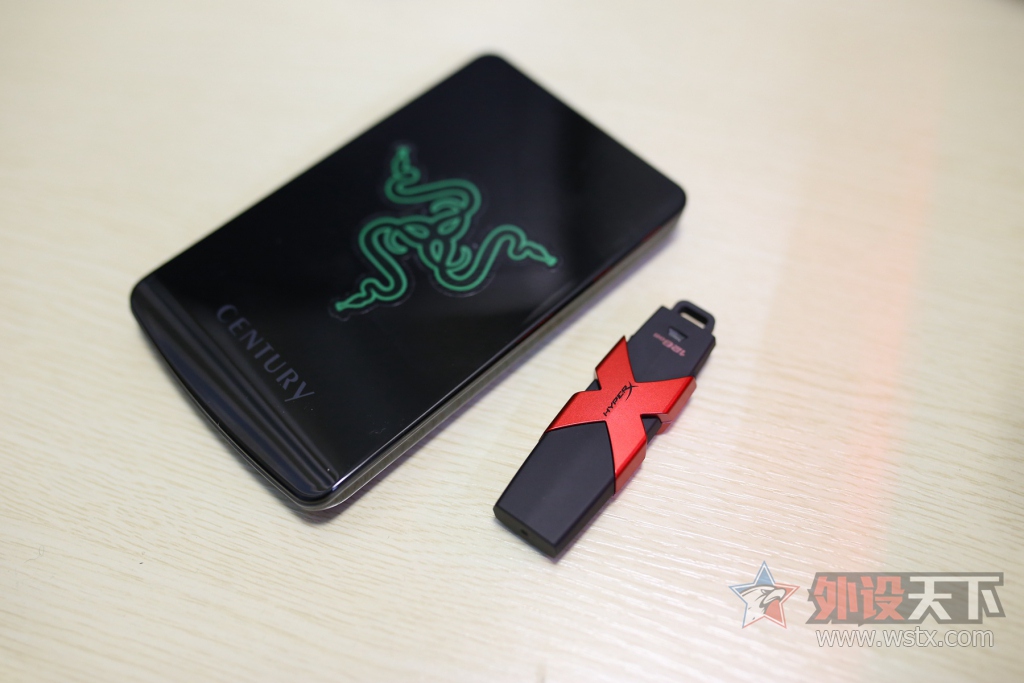 ���ٿ�� HyperX Savage 128G 3.1 U��&�ƶ�Ӳ�̶ԱȲ���