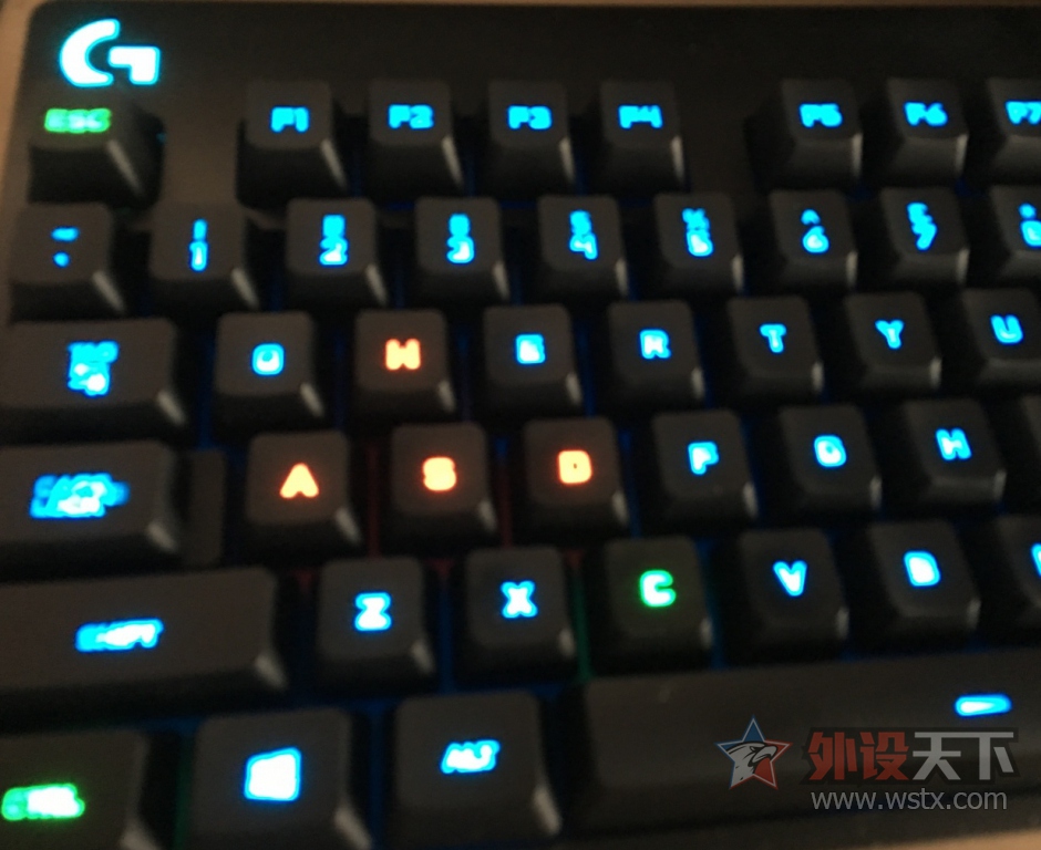 ���ķ�����޼�G810 ŷķ����RGBЧ��ȫ��ù�Cherryԭ�����ڲ�ͬ������Ȥ�£�