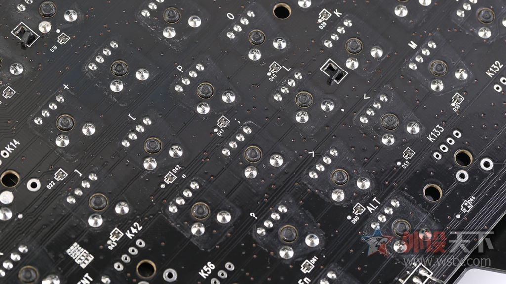 ������⡿����Ҳ�����������  ���ߺڹѸ�X�òʰ��е�����ײ�