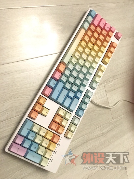 ��������IKBC G104 ��ɫ�׹���� �Ͳʺ�͸���ñ