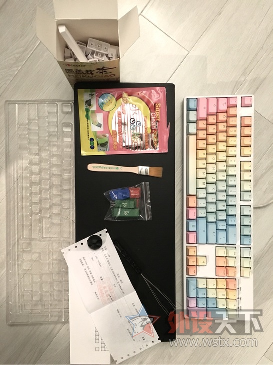 ��������IKBC G104 ��ɫ�׹���� �Ͳʺ�͸���ñ