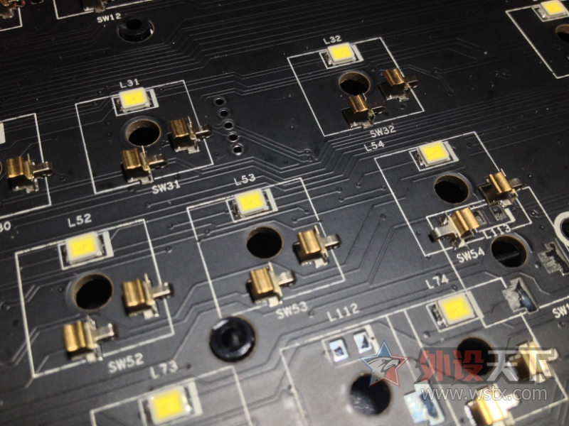 ׷��׿Խ�ָУ��ɻ��������� ���������켫սħ�߿ɻ����е�����������