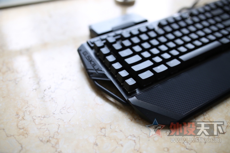 G.SKILL ֥�� RIPJAWS KM780 RGB ӣ�Һ������ʹ������ by Tiger5G