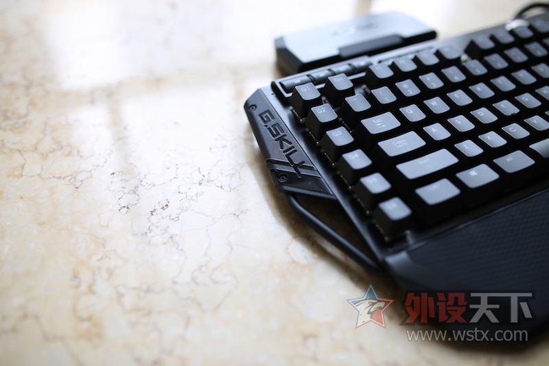 G.SKILL ֥�� RIPJAWS KM780 RGB ӣ�Һ������ʹ������ by Tiger5G