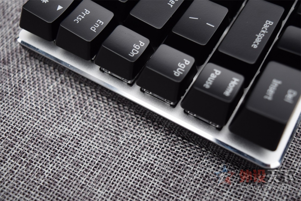 С��RGB�������ھ�AK33RGB���׷����⡣