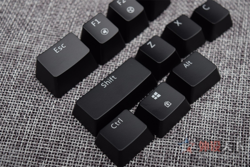 С��RGB�������ھ�AK33RGB���׷����⡣