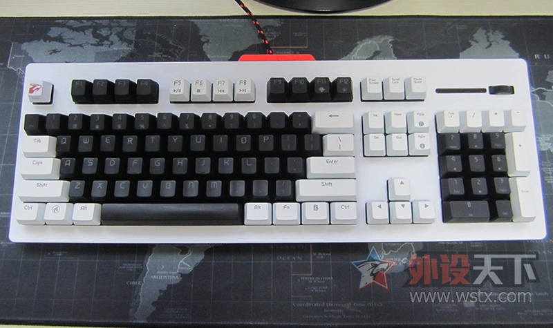 EGսħ����ֵ����죬��Ȼһ�µİ�ɫսħ�߳���~