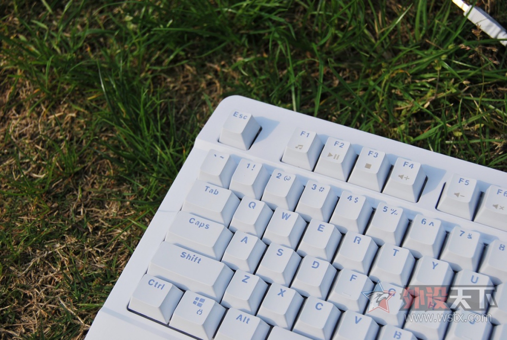 ������ƴ����С���RK Pro104 RGB��е��������