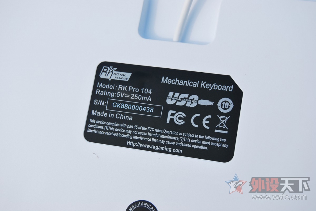 ������ƴ����С���RK Pro104 RGB��е��������