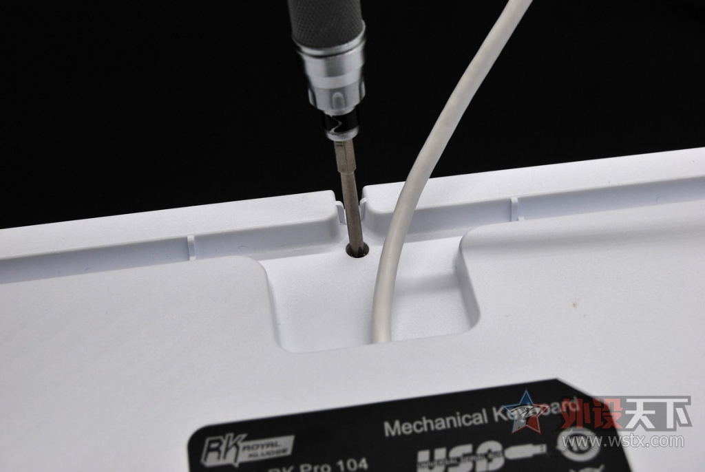 ������ƴ����С���RK Pro104 RGB��е��������