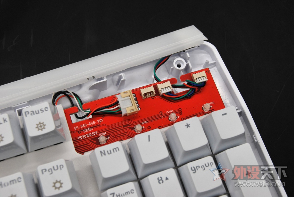 ������ƴ����С���RK Pro104 RGB��е��������
