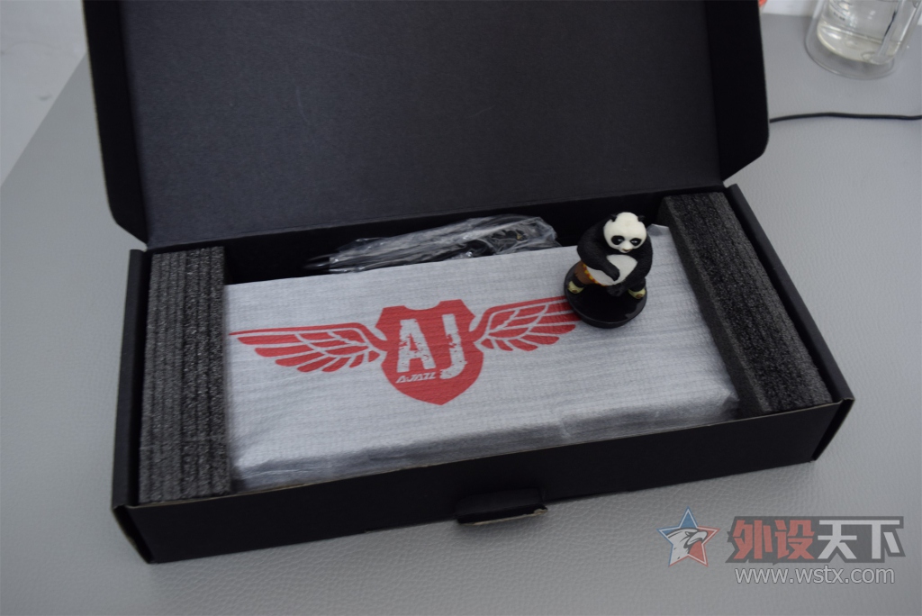 СְԱ�Ŀ���������ھ� AK33S ����� + LINDY��