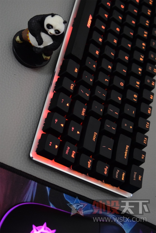 СְԱ�Ŀ���������ھ� AK33S ����� + LINDY��