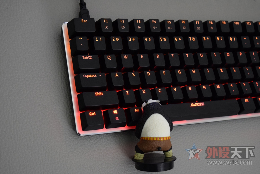 СְԱ�Ŀ���������ھ� AK33S ����� + LINDY��