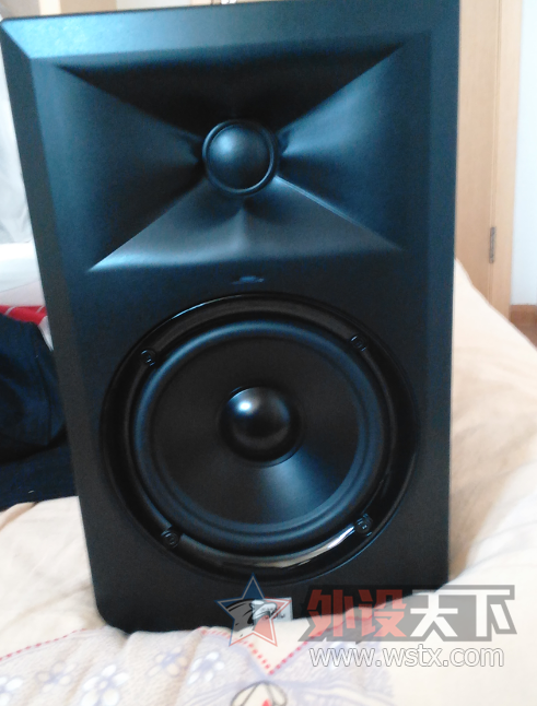 �����ա� ���� JBL 305 �������䣬����1����