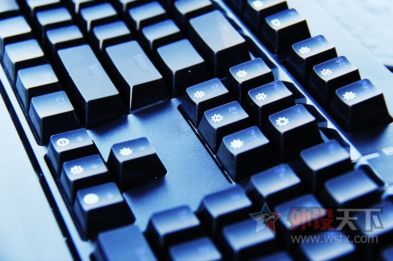 �����߱�����ݡ�RK PRO 104 RGB��е���̸��˸���