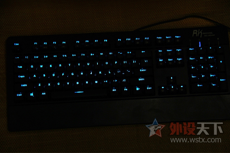 �����߱�����ݡ�RK PRO 104 RGB��е���̸��˸���