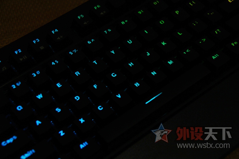�����߱�����ݡ�RK PRO 104 RGB��е���̸��˸���