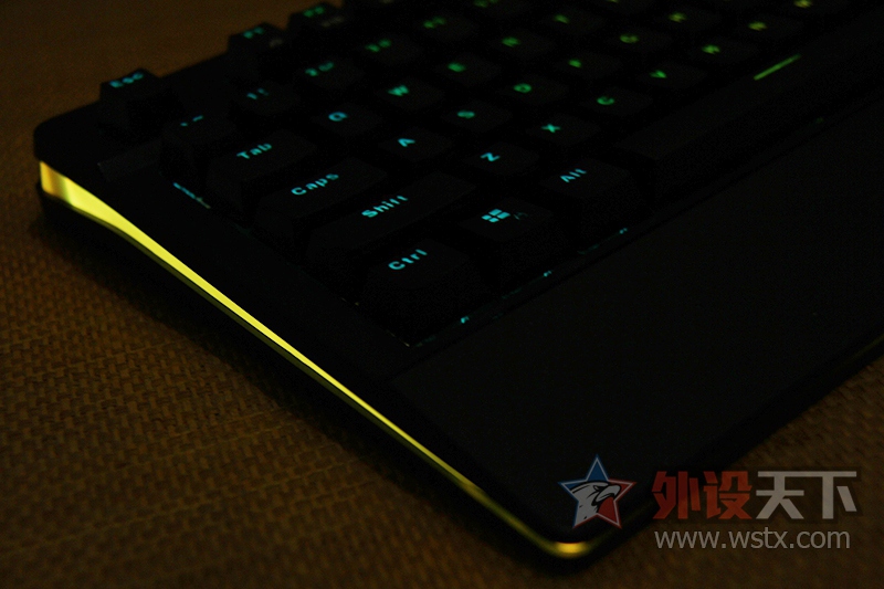 �����߱�����ݡ�RK PRO 104 RGB��е���̸��˸���