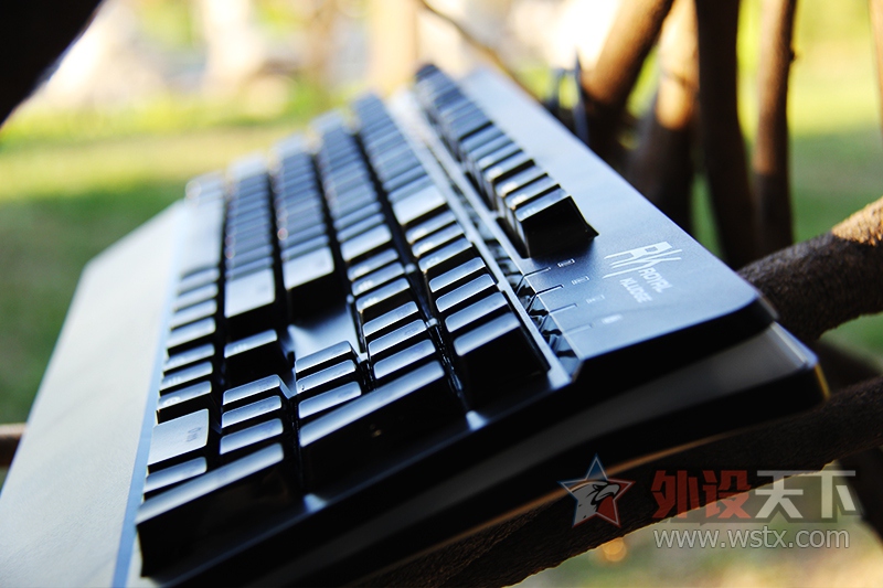 �����߱�����ݡ�RK PRO 104 RGB��е���̸��˸���