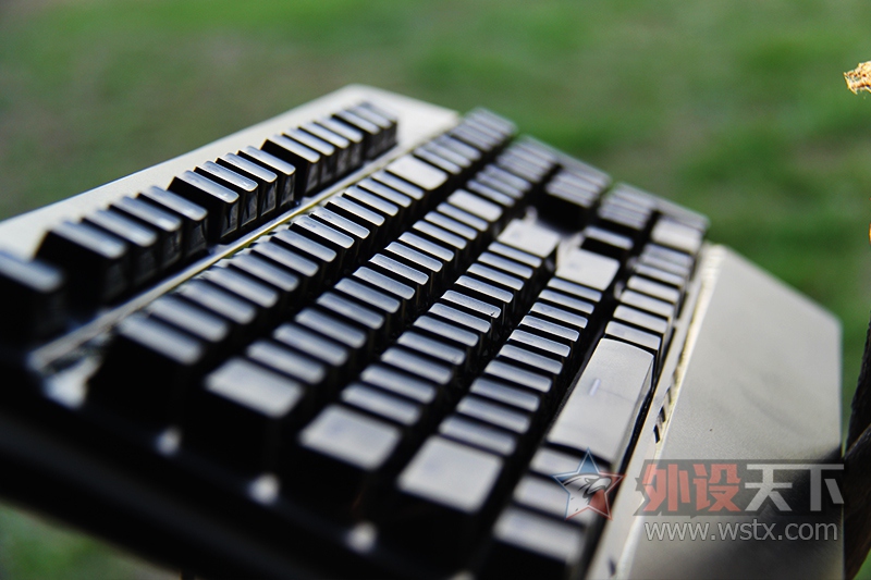 �����߱�����ݡ�RK PRO 104 RGB��е���̸��˸���