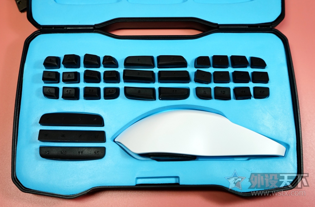 �������е�һ�Ρ������ֿ�DIYģ�黯���Roccat NYTH����+С��