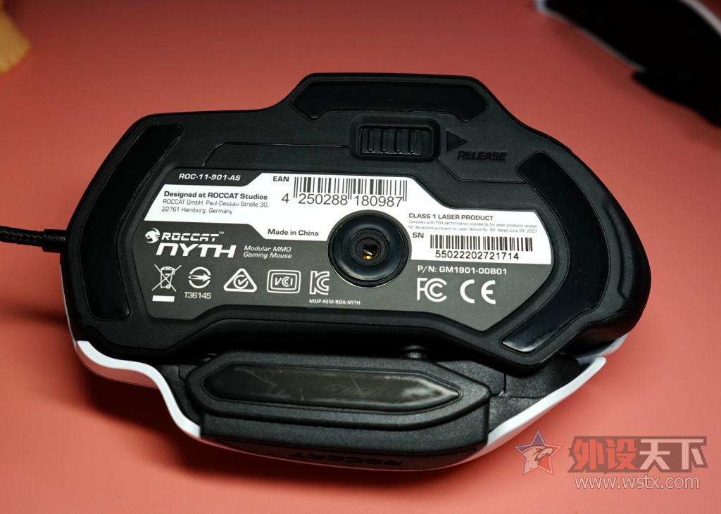 �������е�һ�Ρ������ֿ�DIYģ�黯���Roccat NYTH����+С��