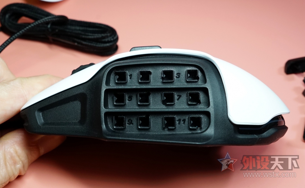 �������е�һ�Ρ������ֿ�DIYģ�黯���Roccat NYTH����+С��