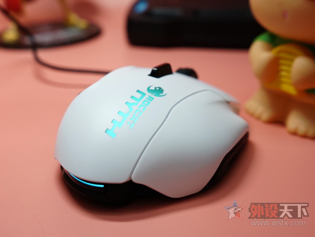 �������е�һ�Ρ������ֿ�DIYģ�黯���Roccat NYTH����+С��