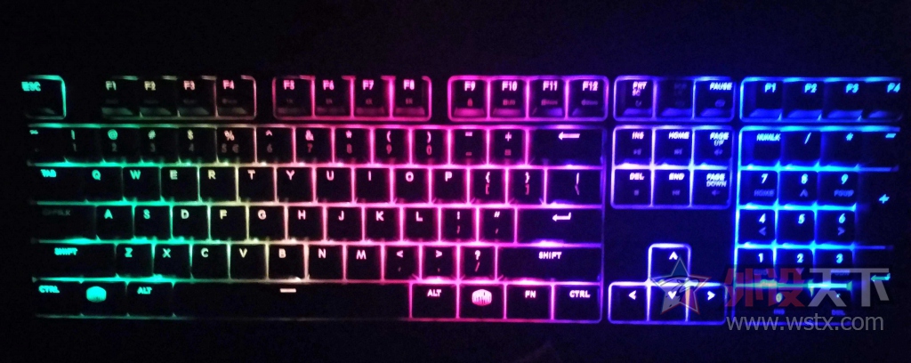 ������������ ����������ħ��֮�⡿����Masterkeys RGB PRO L��е���̼���