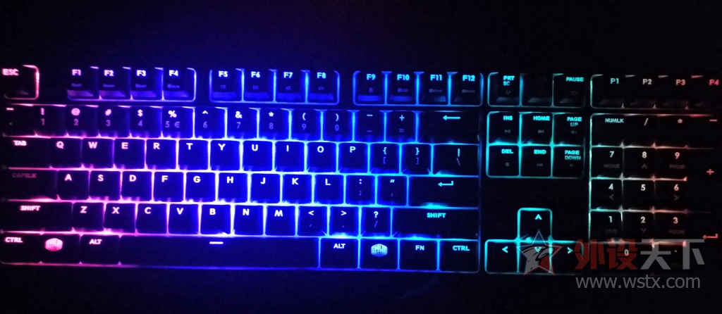 ������������ ����������ħ��֮�⡿����Masterkeys RGB PRO L��е���̼���