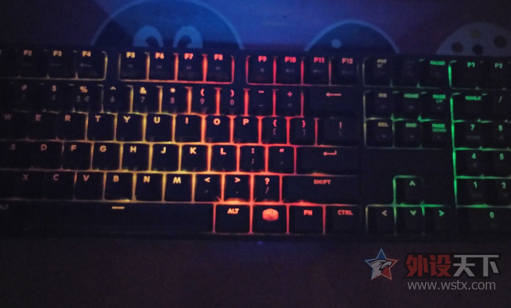������������ ����������ħ��֮�⡿����Masterkeys RGB PRO L��е���̼���
