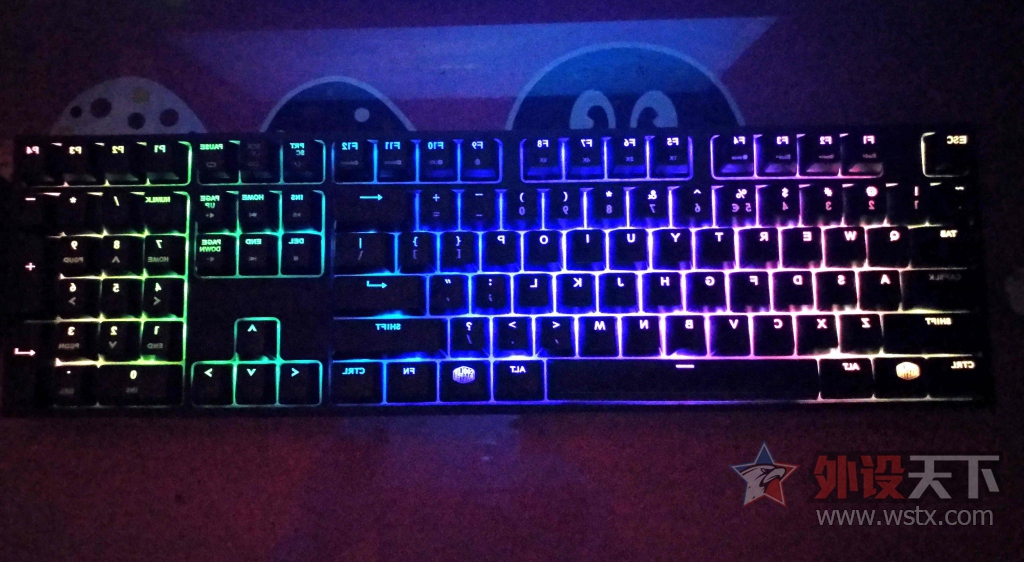 ������������ ����������ħ��֮�⡿����Masterkeys RGB PRO L��е���̼���