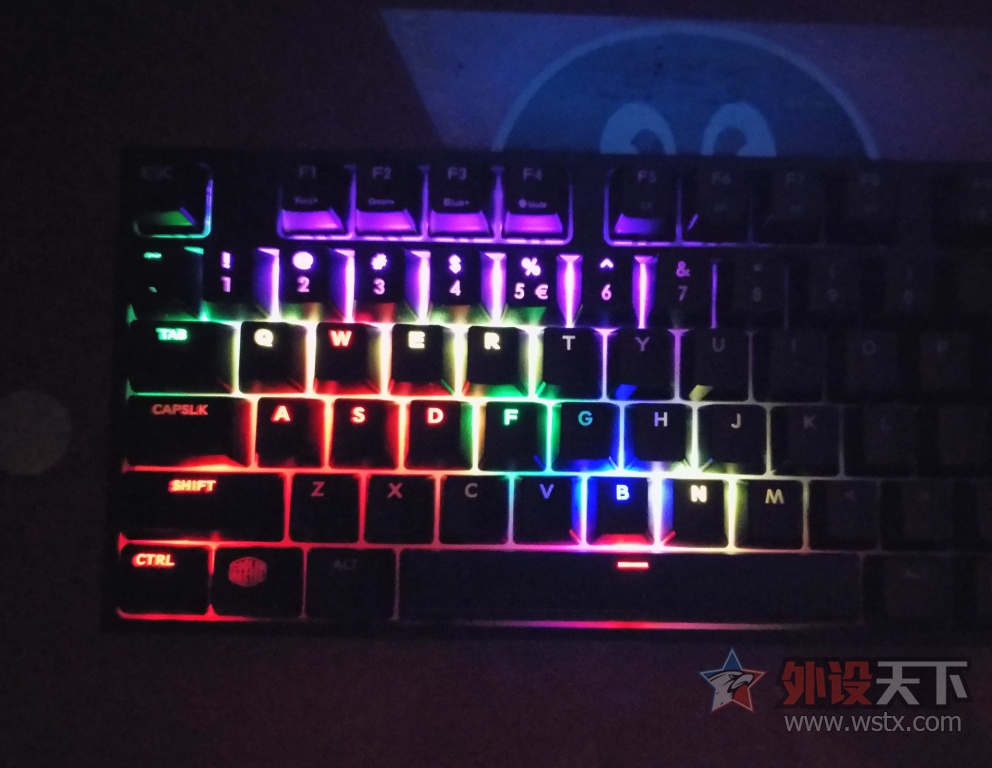 ������������ ����������ħ��֮�⡿����Masterkeys RGB PRO L��е���̼���