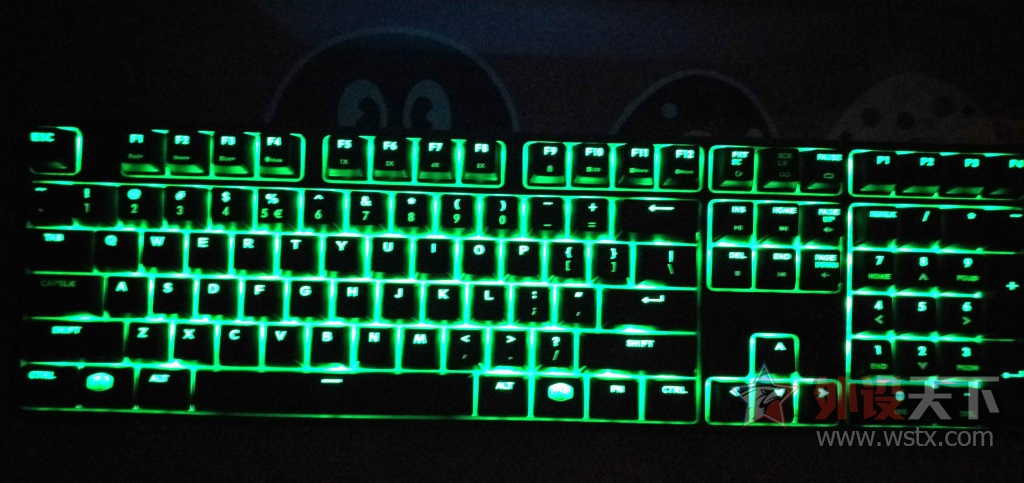������������ ����������ħ��֮�⡿����Masterkeys RGB PRO L��е���̼���