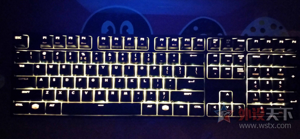 ������������ ����������ħ��֮�⡿����Masterkeys RGB PRO L��е���̼���