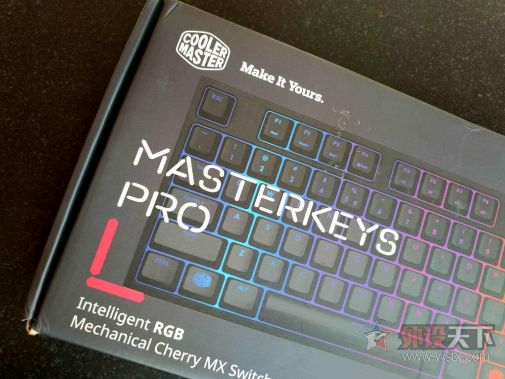 ������������ ����������ħ��֮�⡿����Masterkeys RGB PRO L��е���̼���