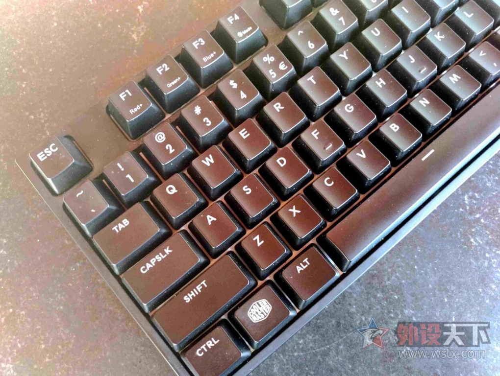 ������������ ����������ħ��֮�⡿����Masterkeys RGB PRO L��е���̼���