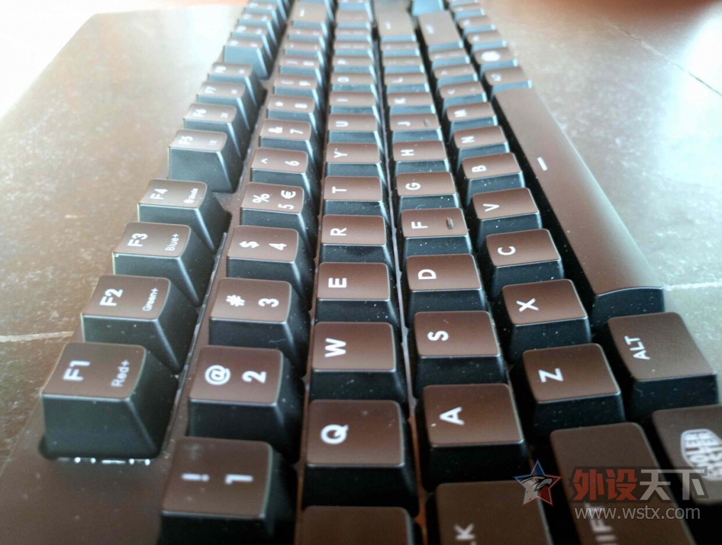 ������������ ����������ħ��֮�⡿����Masterkeys RGB PRO L��е���̼���