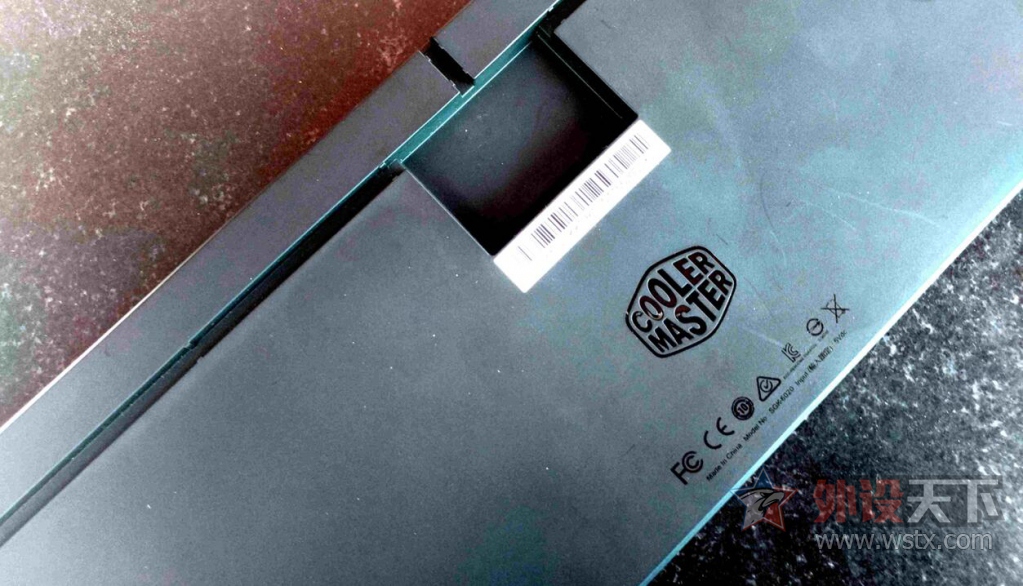 ������������ ����������ħ��֮�⡿����Masterkeys RGB PRO L��е���̼���