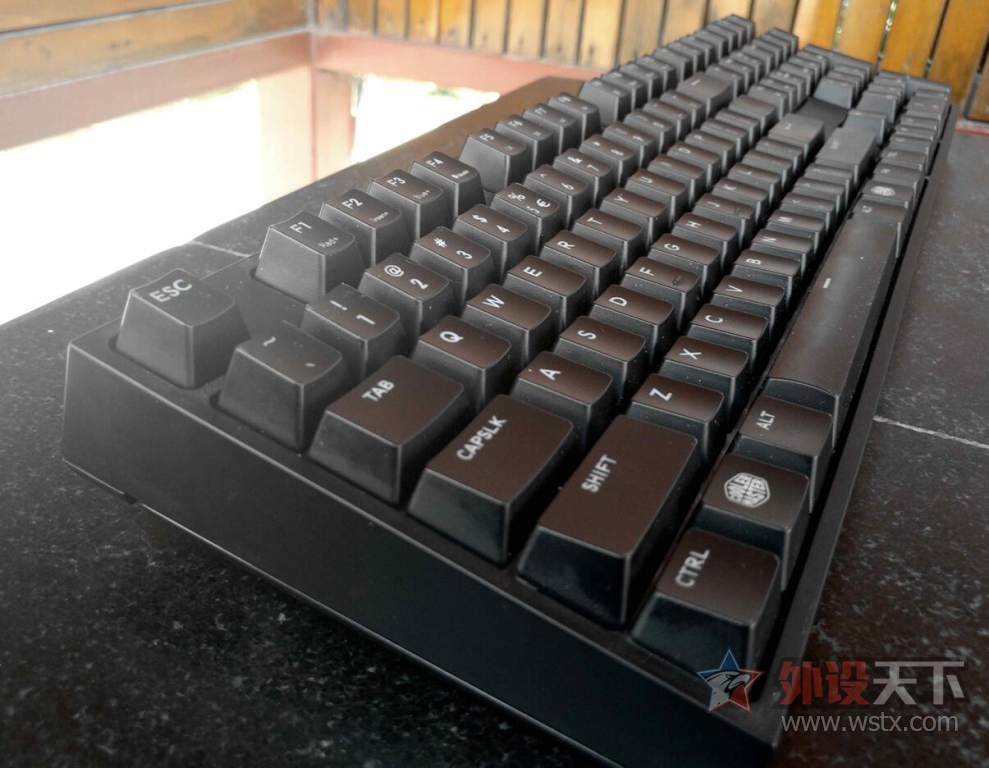 ������������ ����������ħ��֮�⡿����Masterkeys RGB PRO L��е���̼���