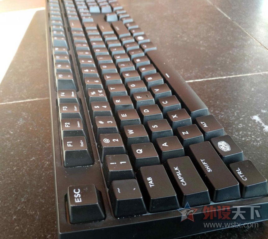 ������������ ����������ħ��֮�⡿����Masterkeys RGB PRO L��е���̼���