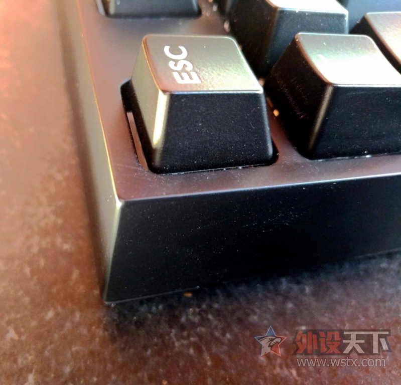 ������������ ����������ħ��֮�⡿����Masterkeys RGB PRO L��е���̼���