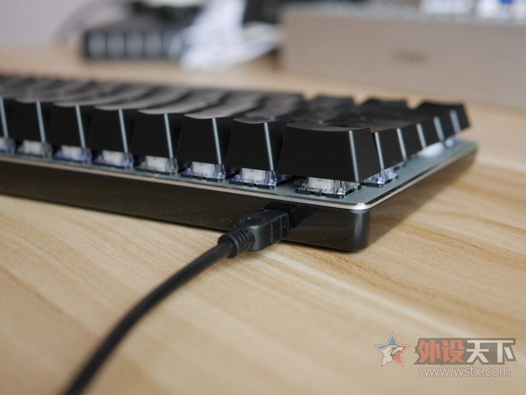 �ھ���Ajazz������AK33 RGB����ᱳ���е���̿������顾������ģʽ��Ƶ��